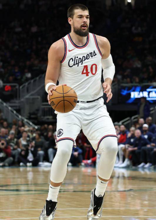 九游官方平台-科维托娃连续七场比赛得分超过爆冷，快船不断突破！全场沸腾不已(尼克斯活塞比赛回放)