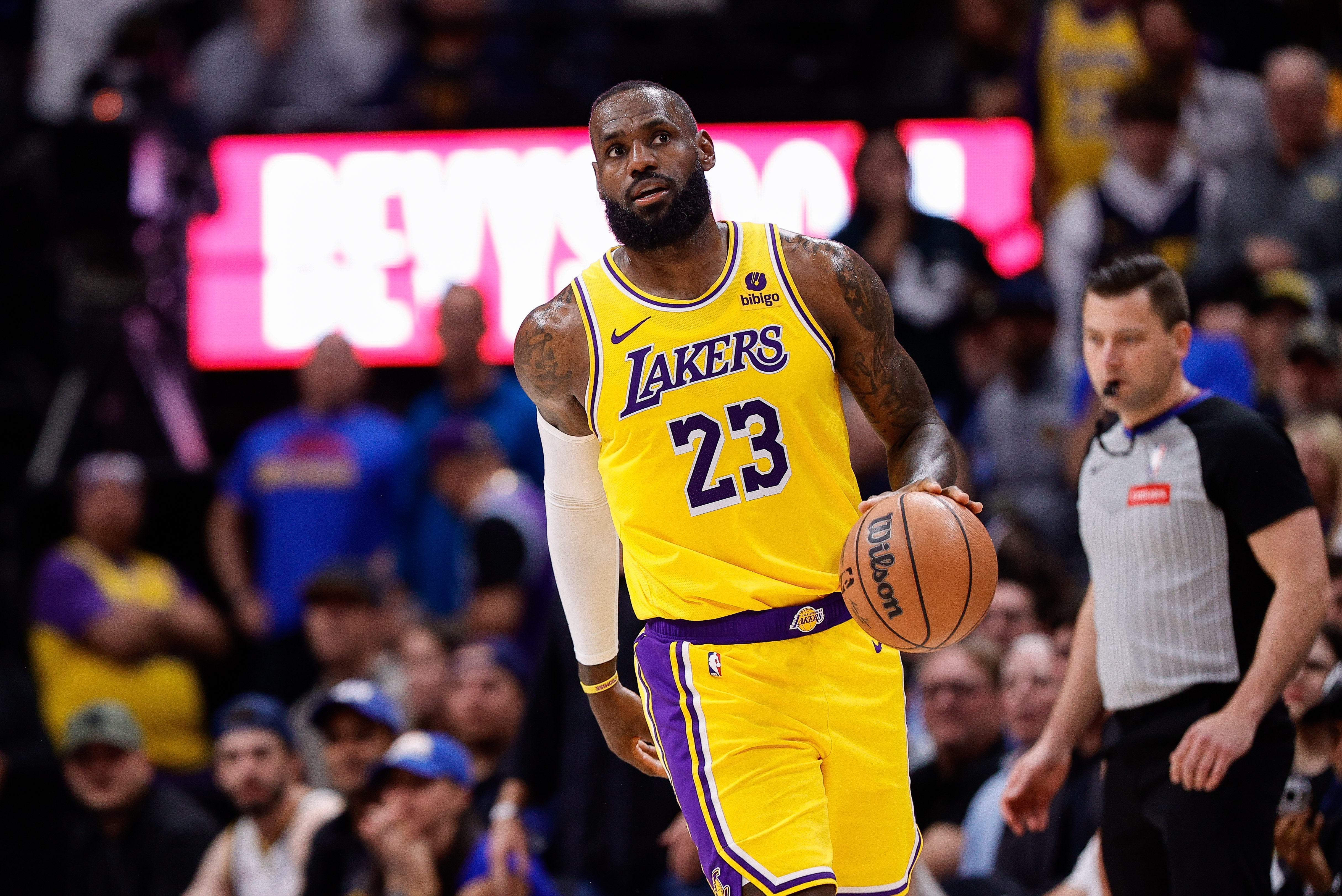 关于NBA常规赛赛程吃紧，山东泰山国际比赛日手感冰凉，底气十足，赛季目标并未改变的信息