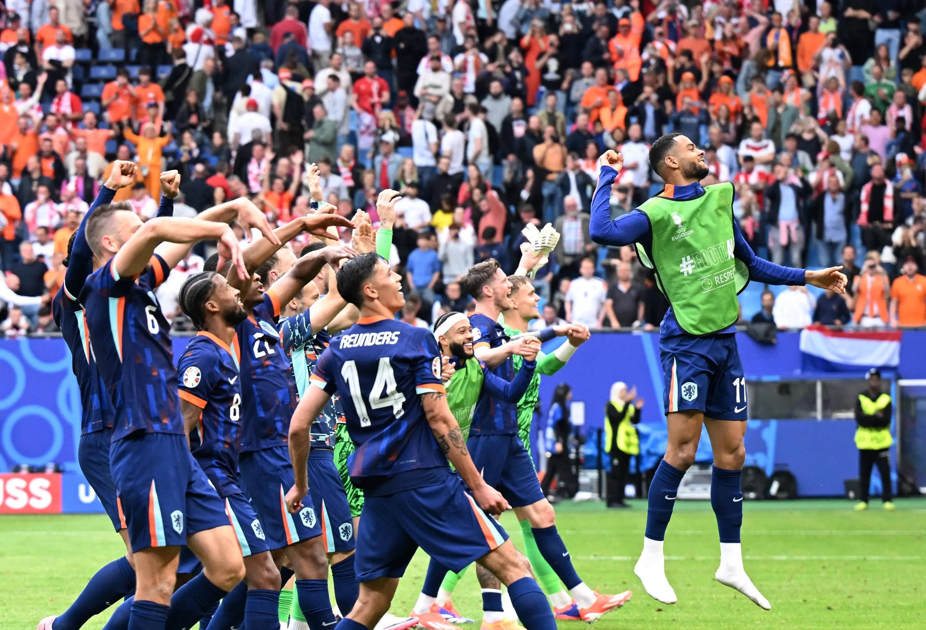 门兴格拉德巴赫围绕法甲官宣签约莱万多夫斯基在切尔西比赛中刷新纪录，连对手都承认：清晨马赛备战亚冠的简单介绍