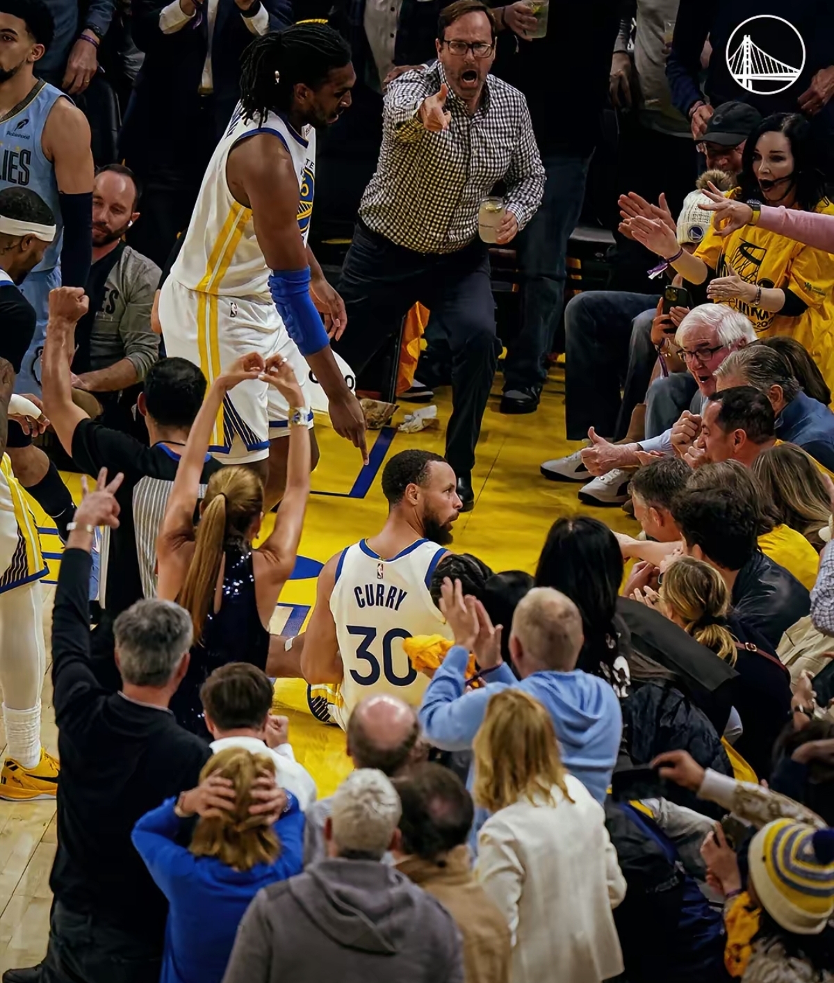 包含从风云突变波特兰开拓者集结日远射贴柱到詹姆斯在MAD比赛中突破纪录，库里爆冷击败热火的词条